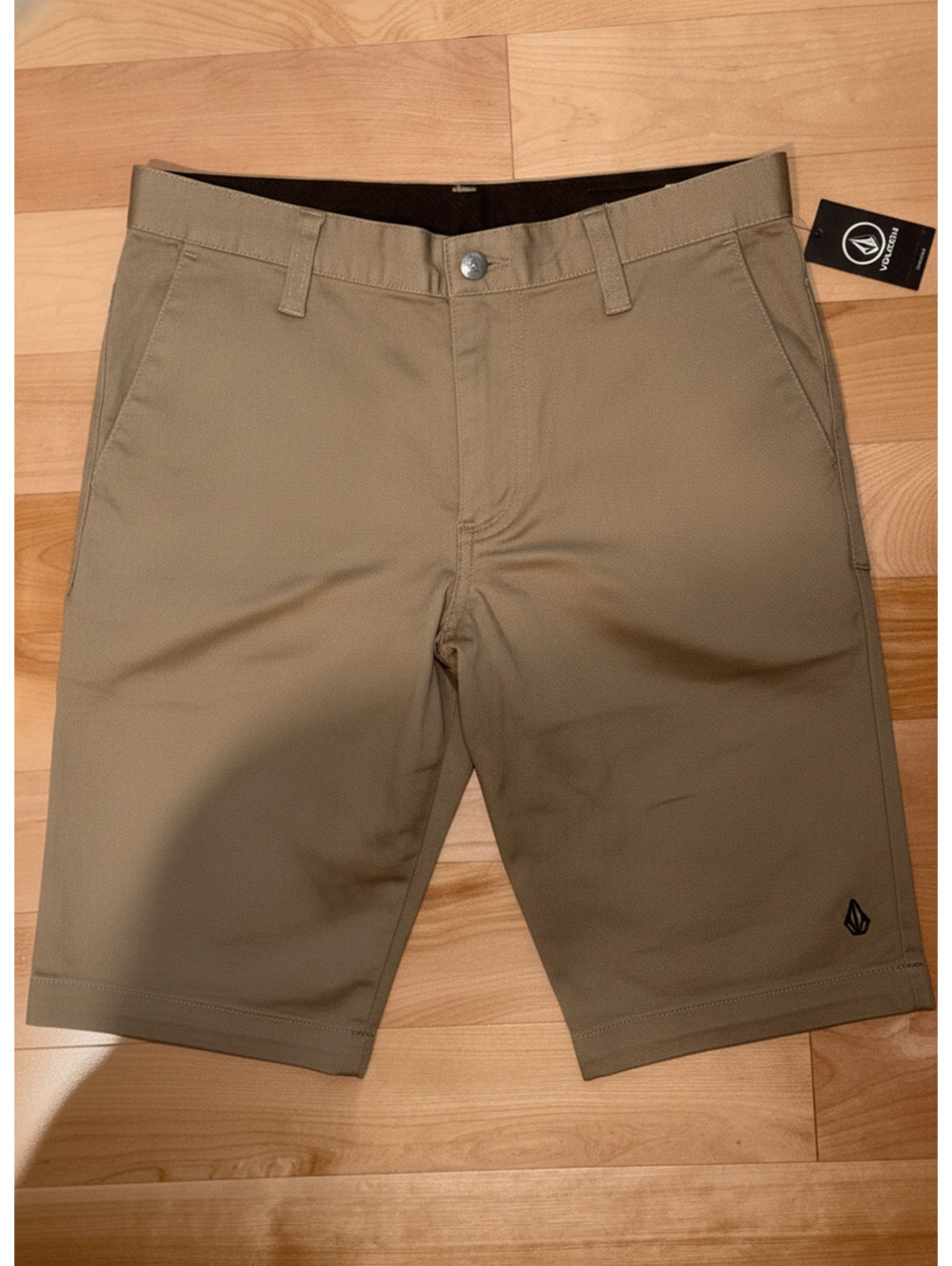 Volcom Men's Khaki Stretch Casual Shorts Size 28 New with Tags